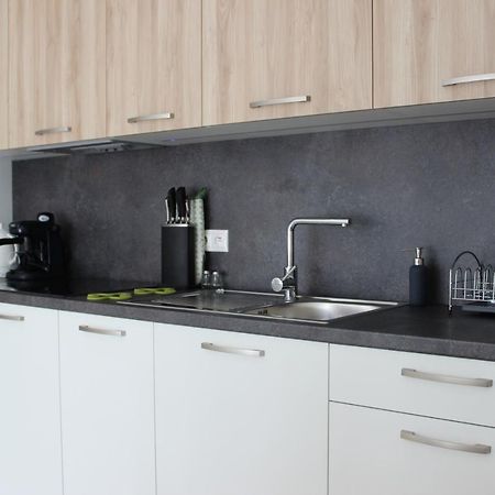 Leo Apartment Free Parking!!! Bratislava Eksteriør billede
